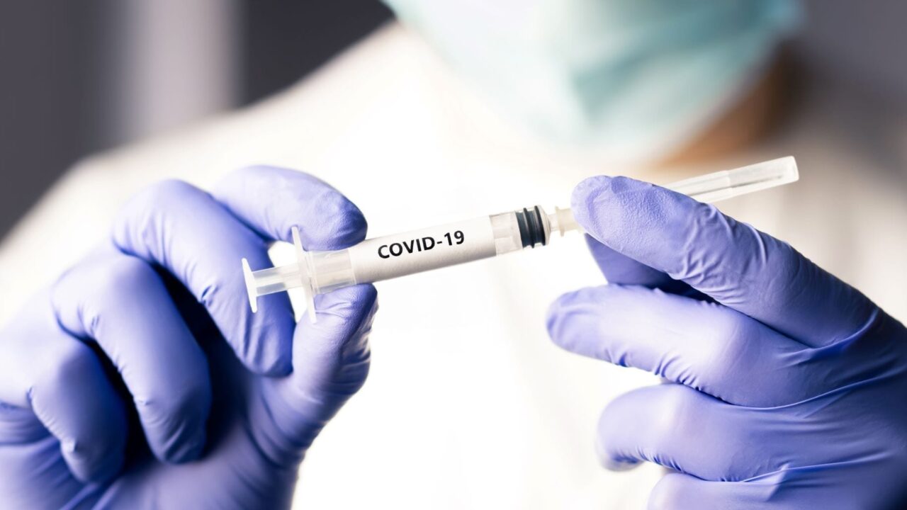travel nurse covid-19 vaccine